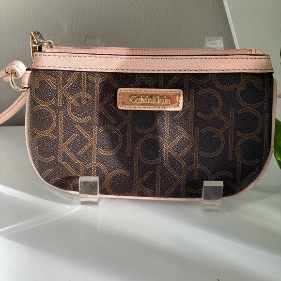 Brand New small Calvin Klein wristlet style shoulder bag. - Picture 4 of 7